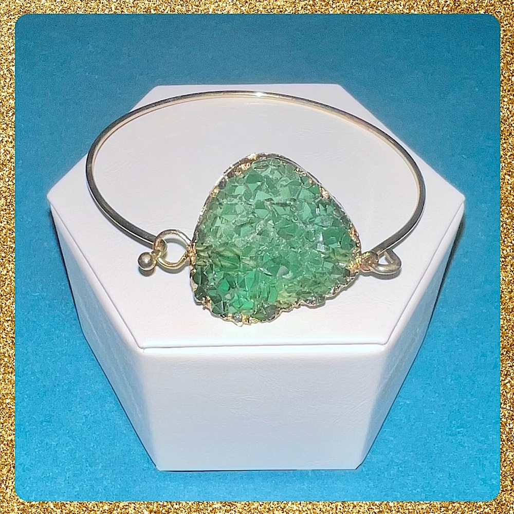 ✨ Gold-Toned Bangle bracelet EUC with faux Blue/Teal druzy quartz by A.New.Day